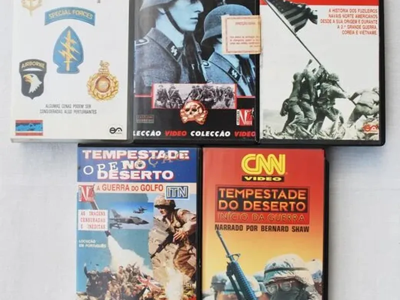 Cassetes VHS de temas militares 