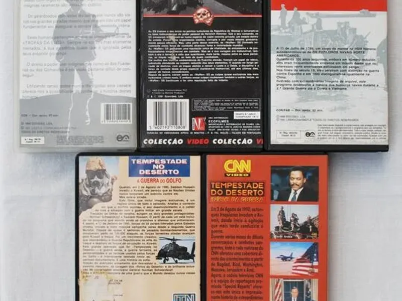 Cassetes VHS de temas militares 