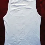 T-shirt branca de alças  3