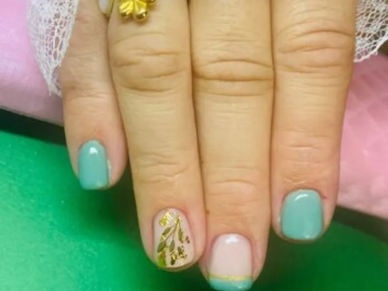 Unhas em gel e gelinho
