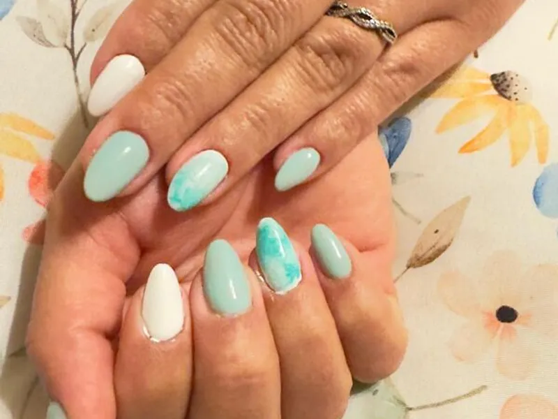 Unhas em gel e gelinho