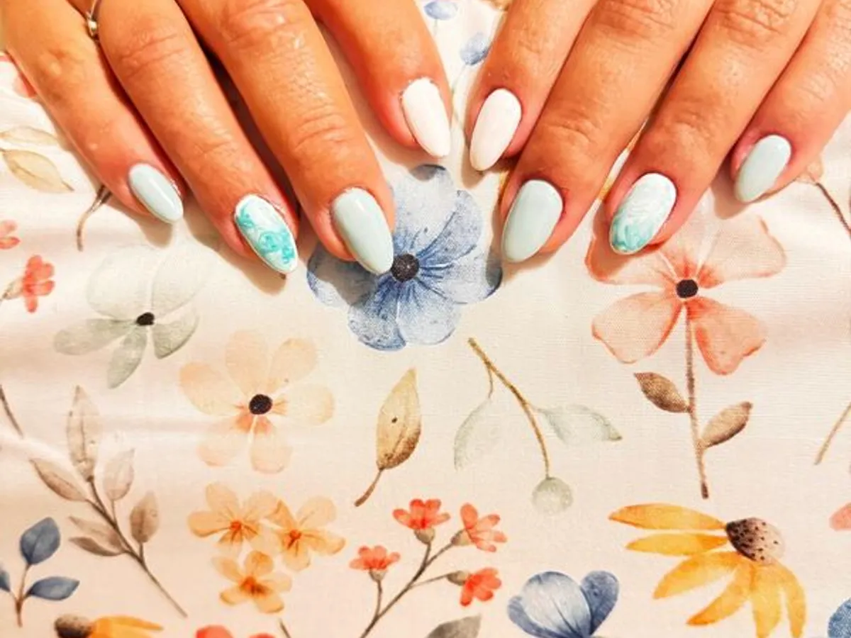 Unhas em gel e gelinho