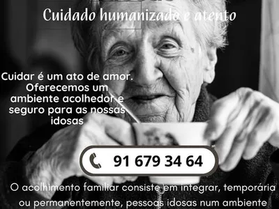 Procuro trabalho como cuidadora de idosas