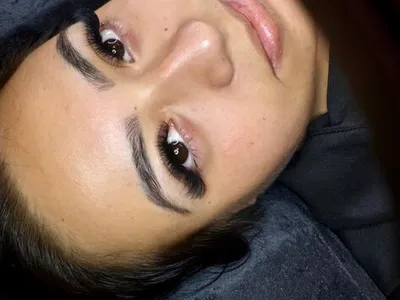 Extensão de pestanas/ cílios 