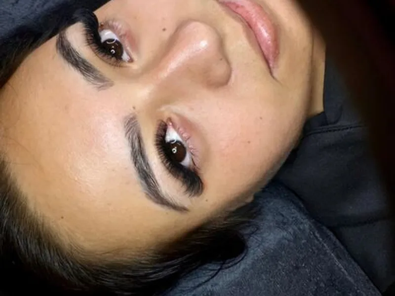 Extensão de pestanas/ cílios 