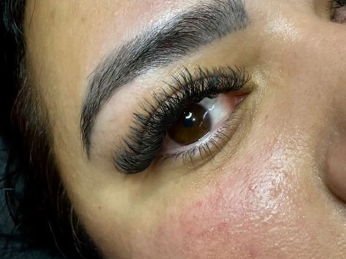 Extensão de pestanas/ cílios 