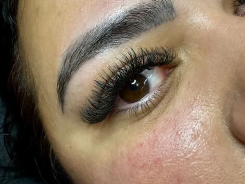 Extensão de pestanas/ cílios 