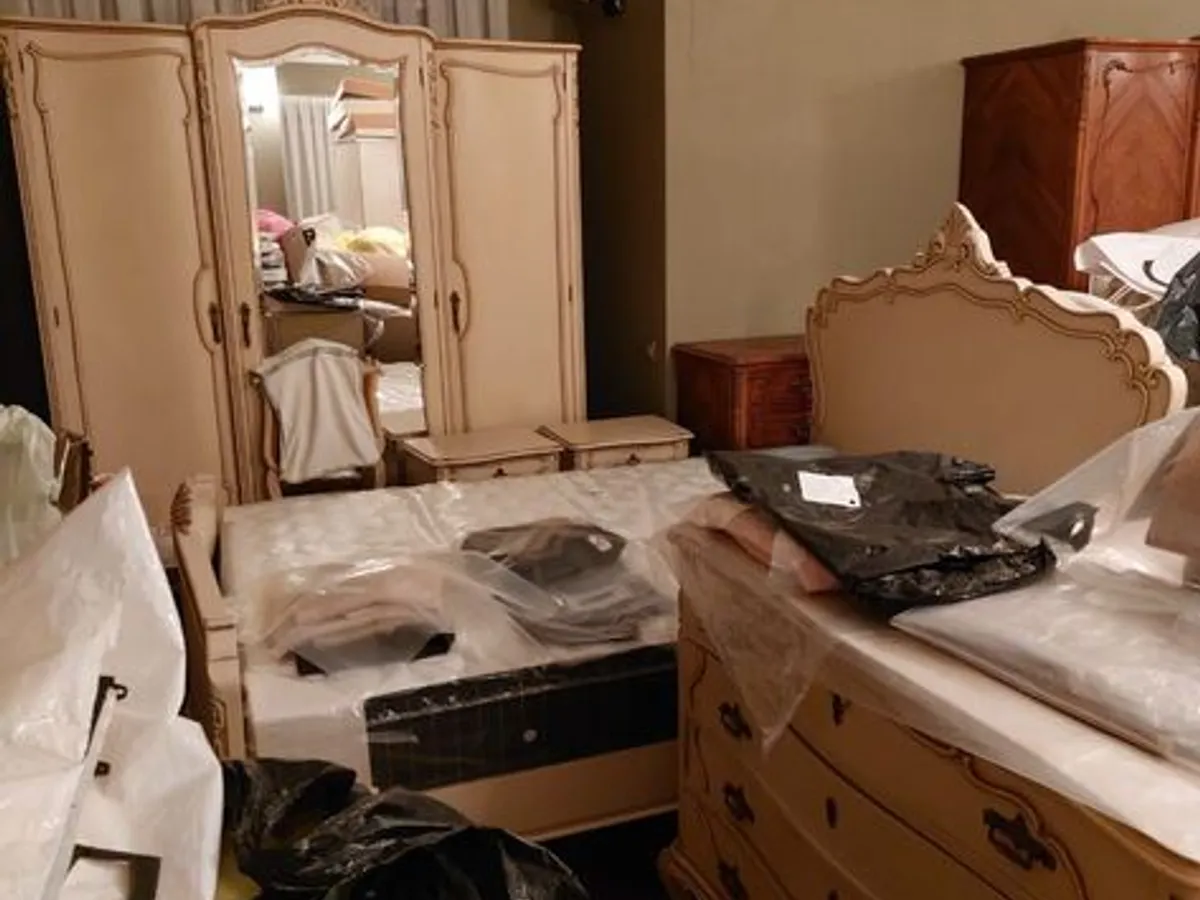 Vendo mobília de quarto em Madeira