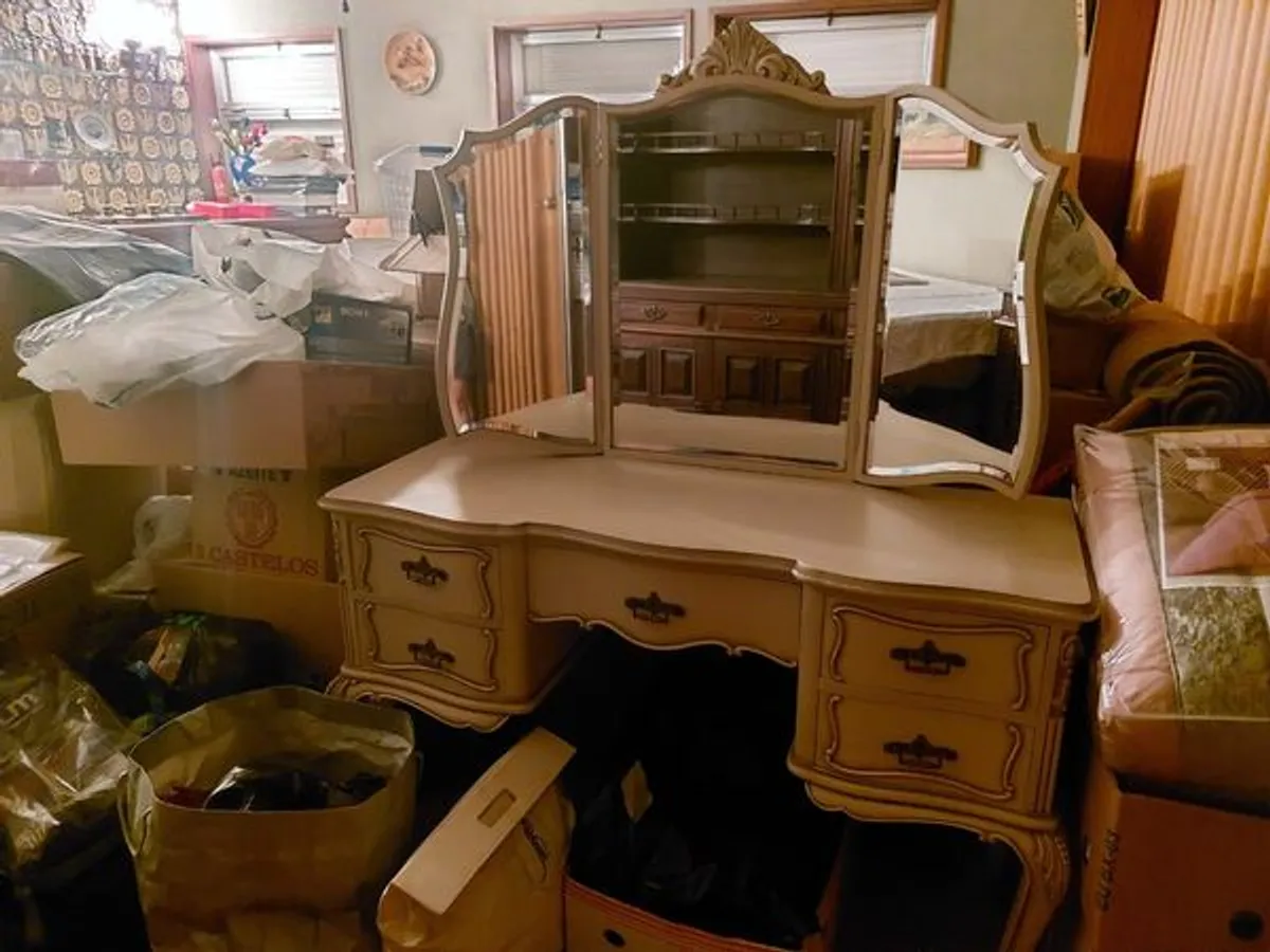 Vendo mobília de quarto em Madeira