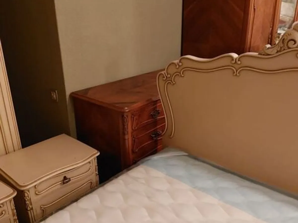 Vendo mobília de quarto em Madeira