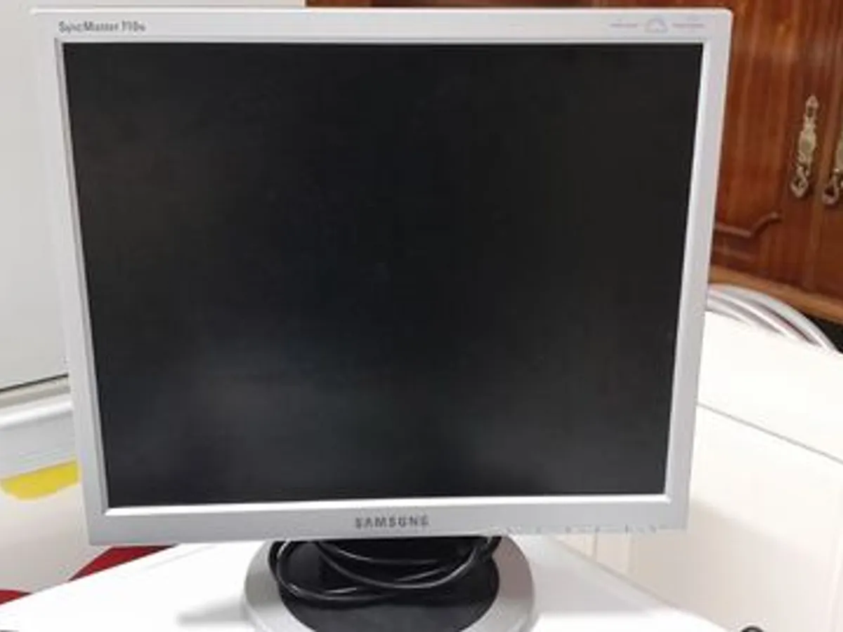 Monitor, teclado e rato