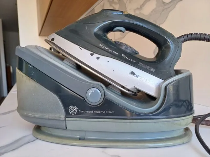 Ferro de engomar caldeira Clatronic 2400W 