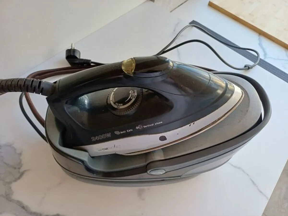 Ferro de engomar caldeira Clatronic 2400W 