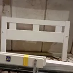 cama madeira e colchão, de criança  2