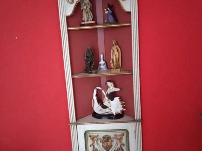 móvel de canto antigo, estilo Queen Anne 