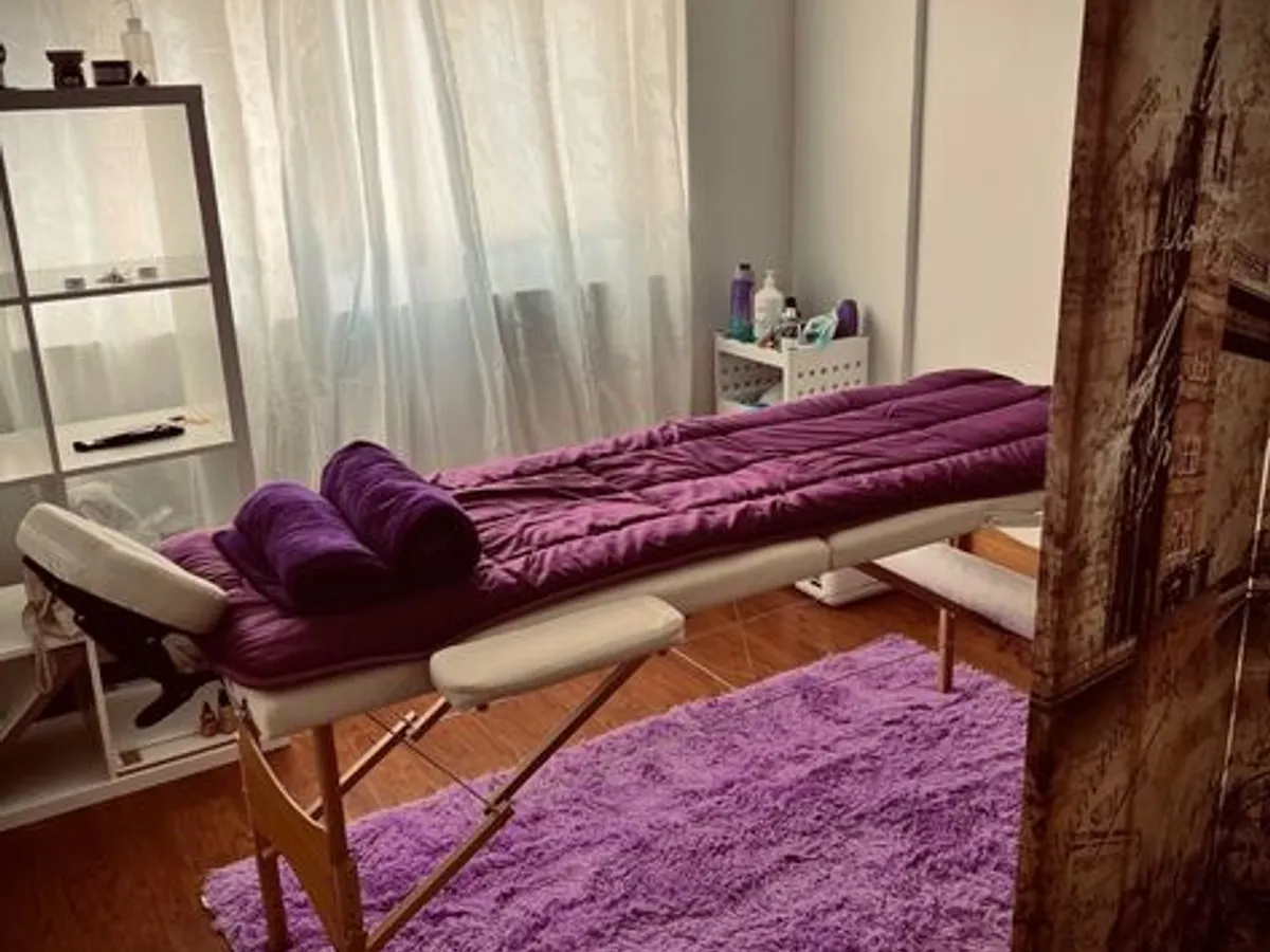 Masajista certificada, con juventud y experiencia 