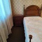 2 Camas de solteiro e2  mesinhas de cabeceira  3