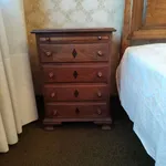 2 Camas de solteiro e2  mesinhas de cabeceira  4