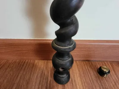 Poste madeira / coluna enrolada escura pau-santo