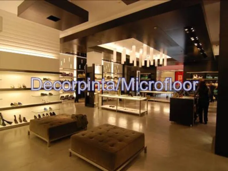 Pintor e tecto falso.