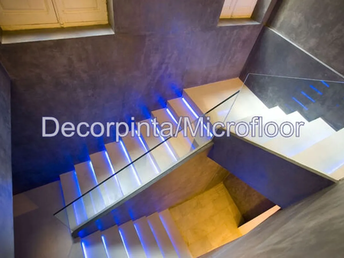 Pintor e tecto falso.