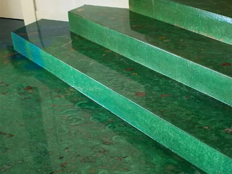 Pintor e tecto falso.