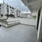 Magnífica loja com terraço e parqueamentos 1
