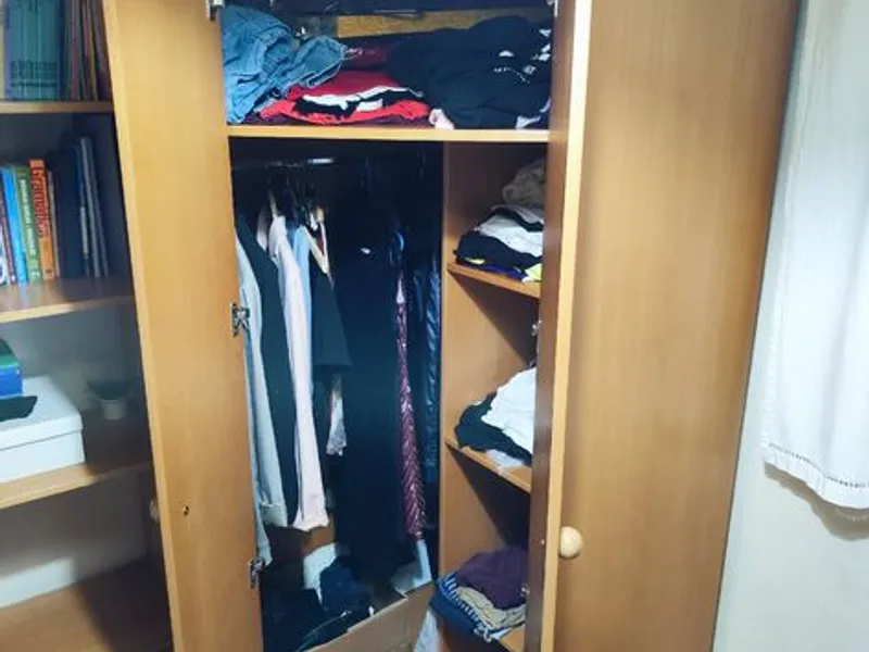 Vendo Roupeiro de Canto 