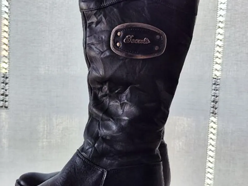 Botas de cano alto n 36 na cor preta 