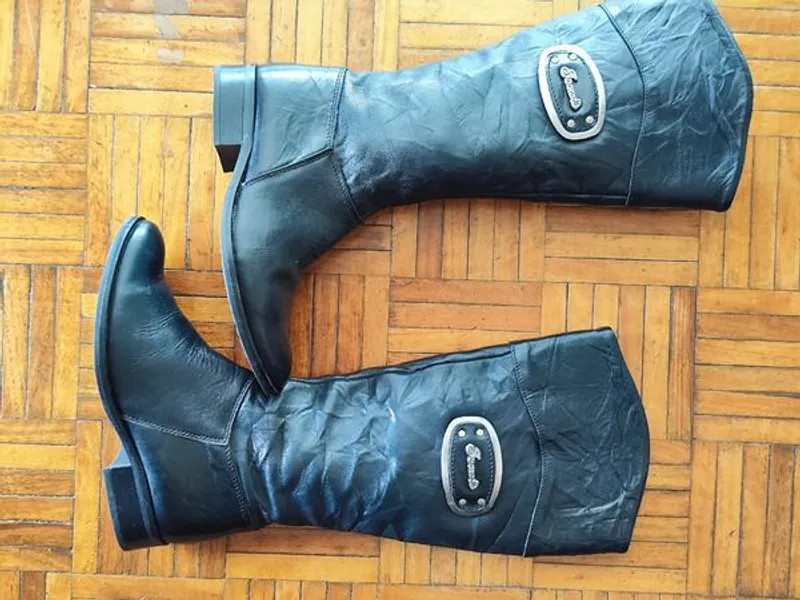 Botas de cano alto n 36 na cor preta 