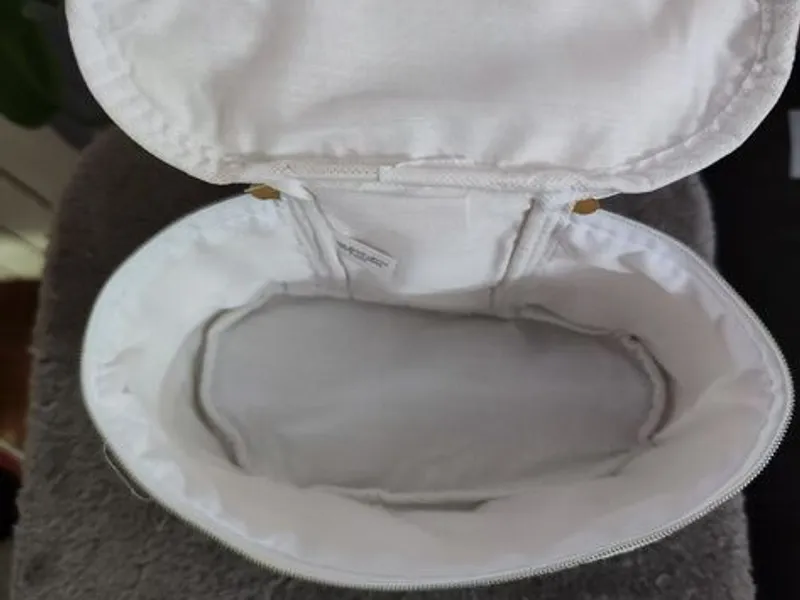 Vendo Nécessaire bege com brilho da Yves Rocher 