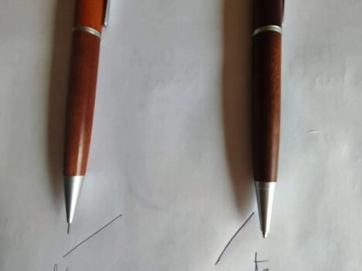 Canetas em madeira: caneta e lápis 