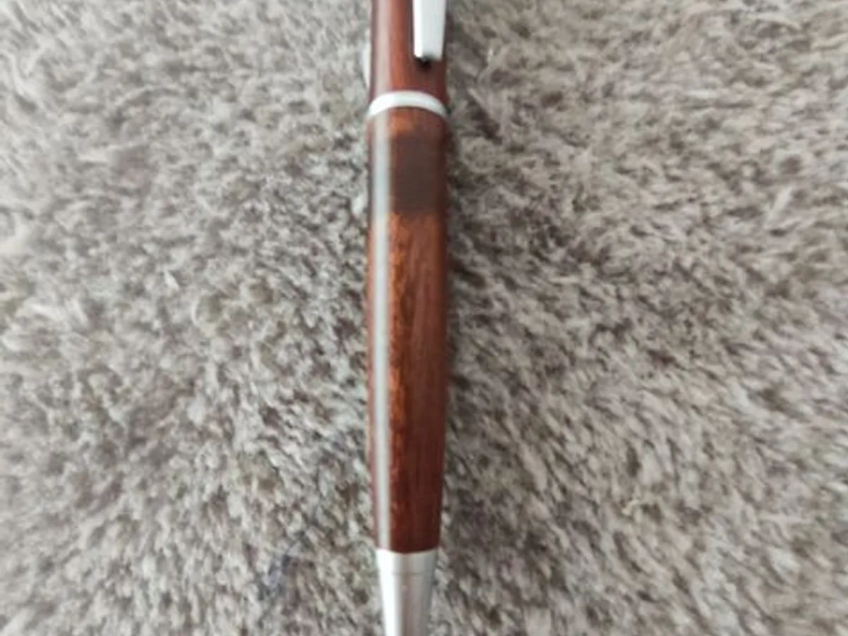 Canetas em madeira: caneta e lápis 