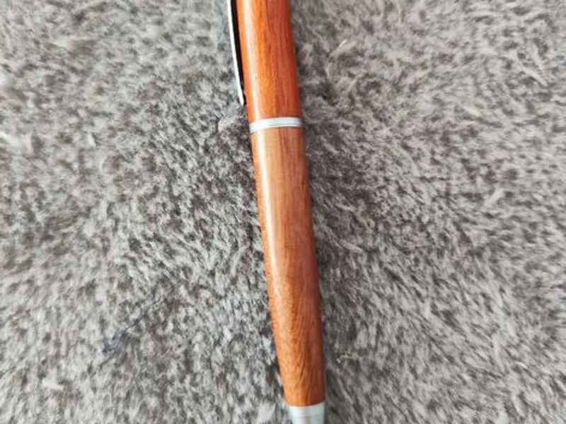 Canetas em madeira: caneta e lápis 