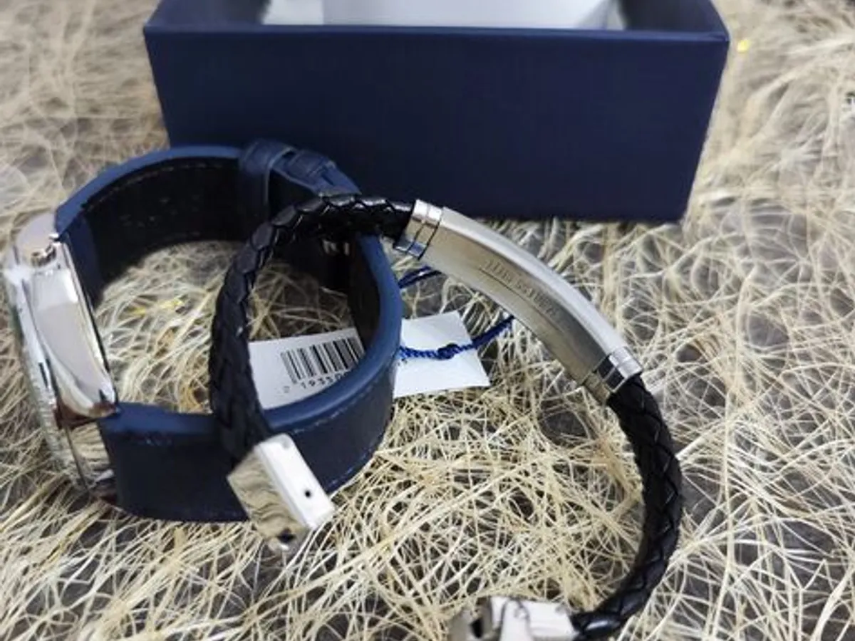 Conjunto relógio e pulseira de homem da marca Skyline 