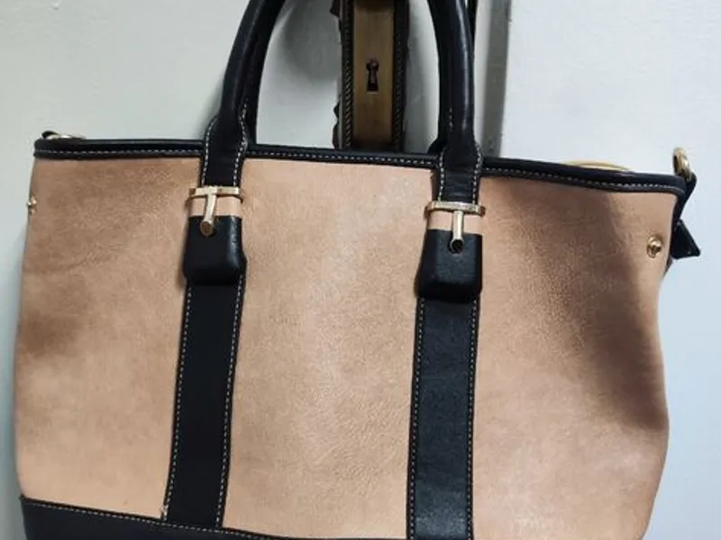 Linda Bolsa tote bege e preta