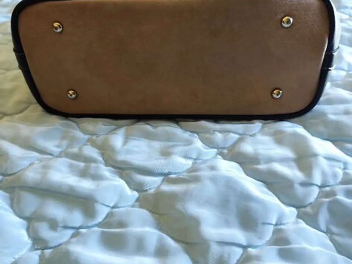 Linda Bolsa tote bege e preta