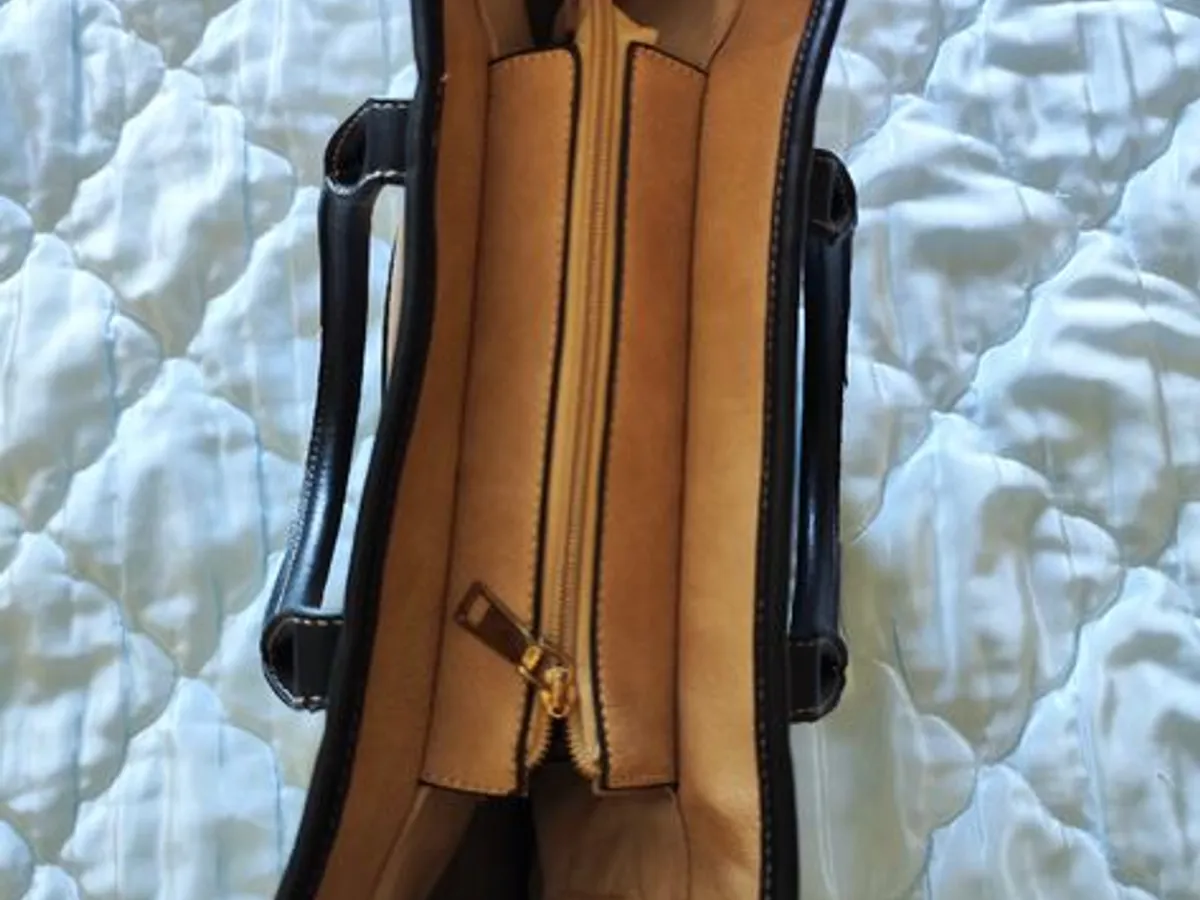 Linda Bolsa tote bege e preta