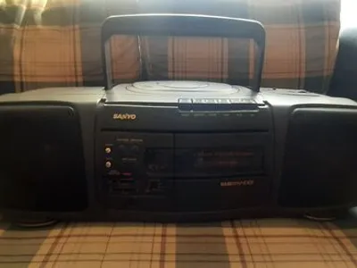 Rádio, leitor cassetes e Cd's Sanyo 