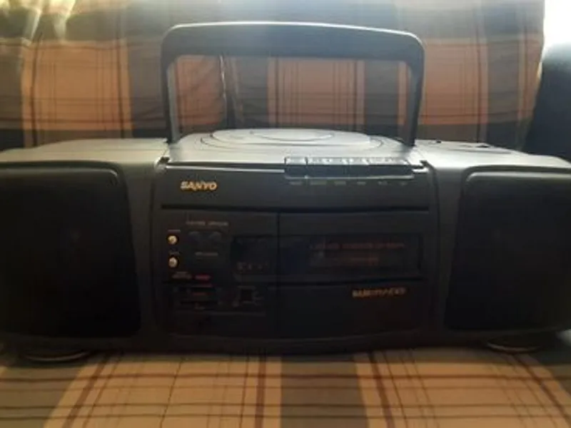 Rádio, leitor cassetes e Cd's Sanyo 