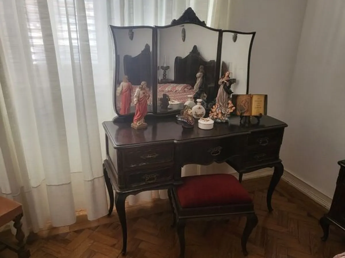 Vendo móveis antigos em bom estado