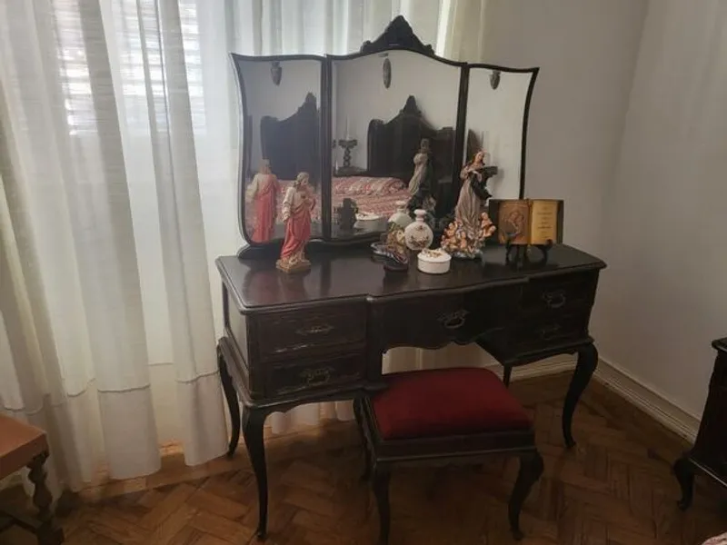 Vendo móveis antigos em bom estado