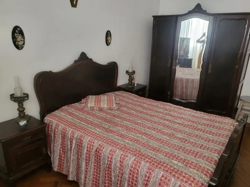 Vendo móveis antigos em bom estado