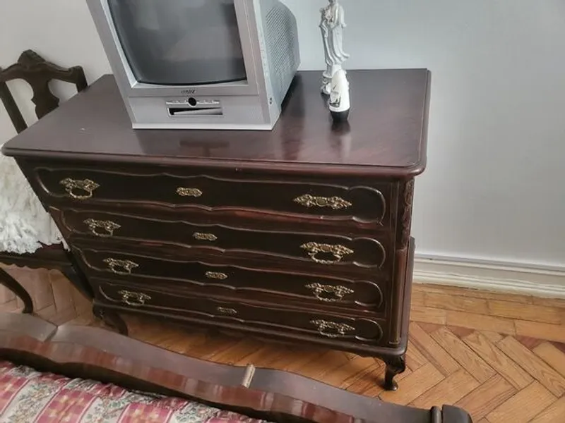 Vendo móveis antigos em bom estado