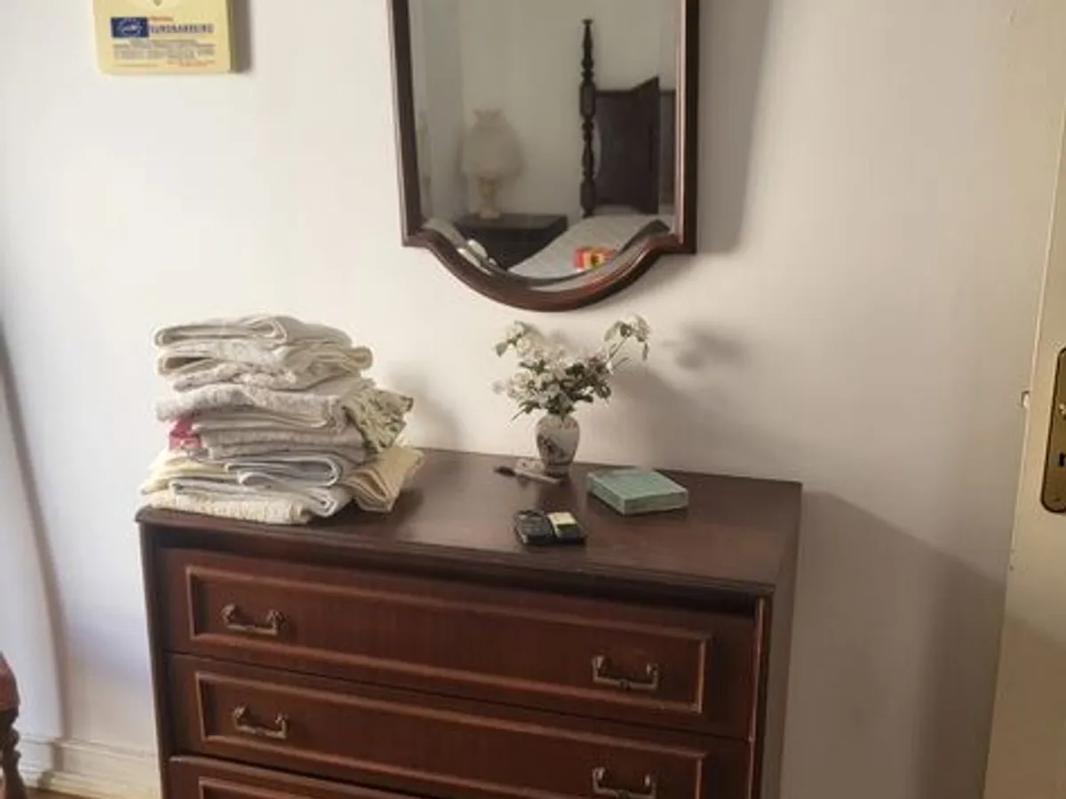 Vendo móveis antigos em bom estado