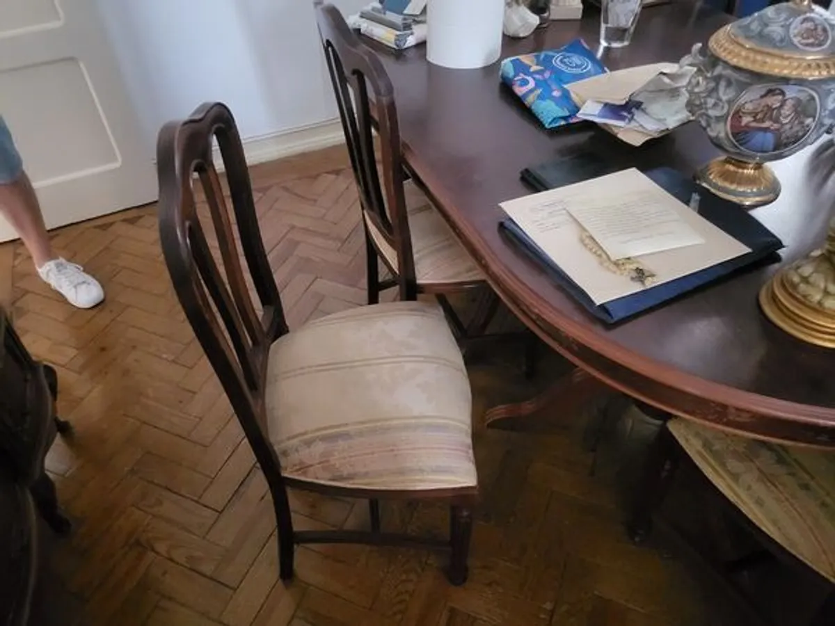 Vendo móveis antigos em bom estado