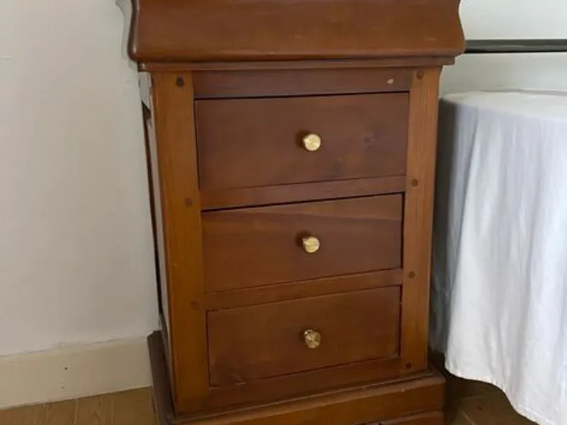 2 mesas de cabeceira