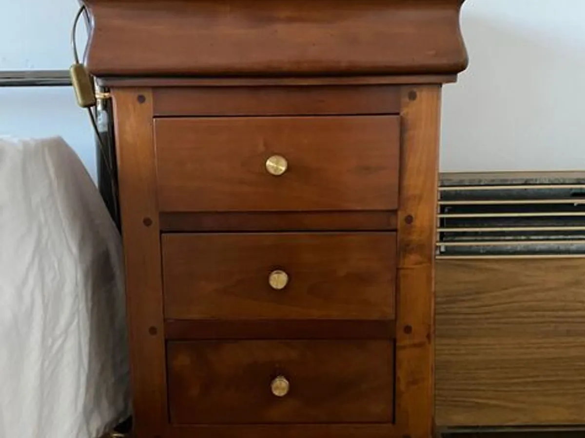 2 mesas de cabeceira