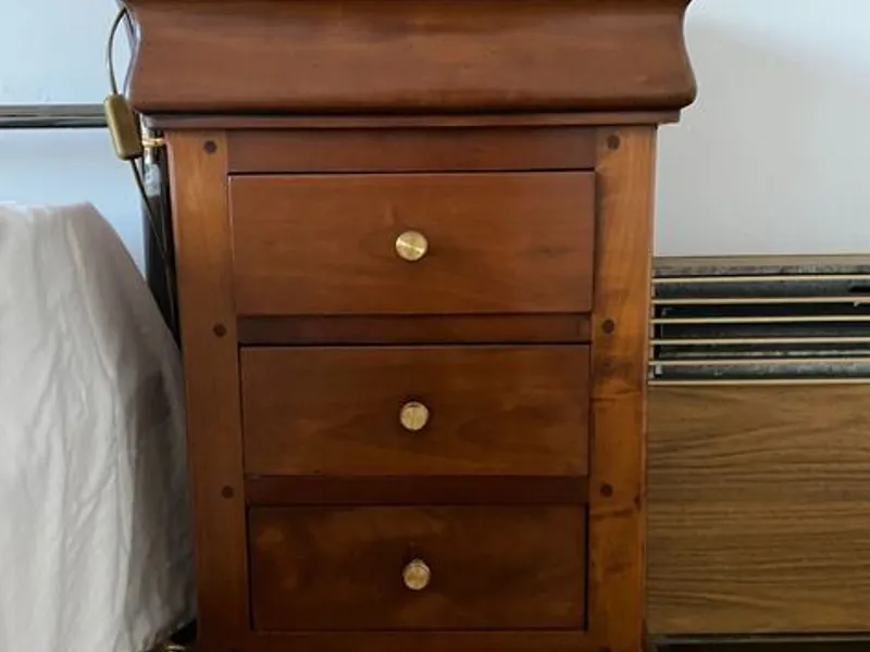 2 mesas de cabeceira