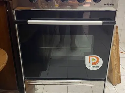 Forno com fogão + 2 botijas de gás